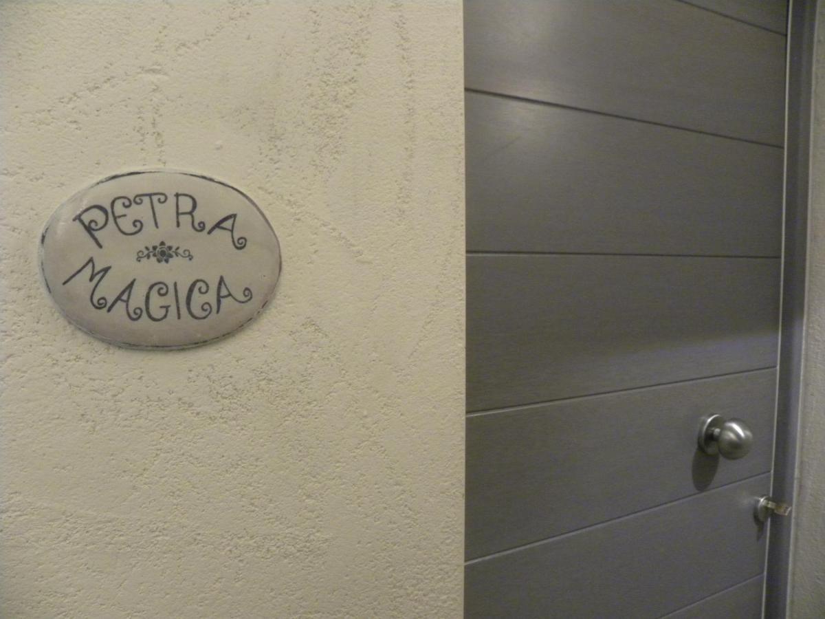 Appartement Petra Magica à San Pantaleo Extérieur photo