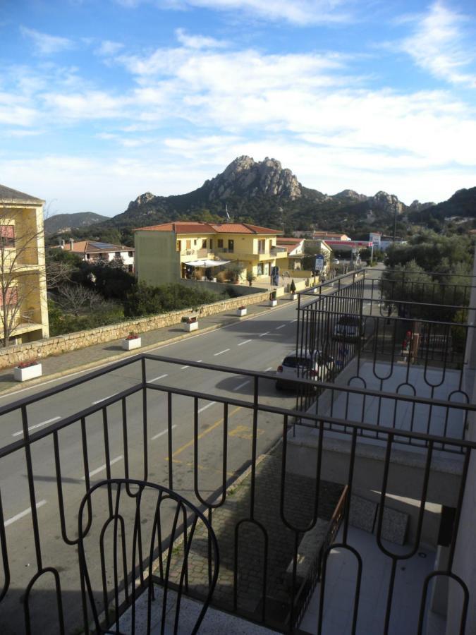 Appartement Petra Magica à San Pantaleo Extérieur photo